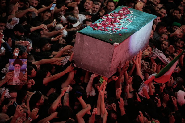 Funeral processions held in holy Iraqi cities